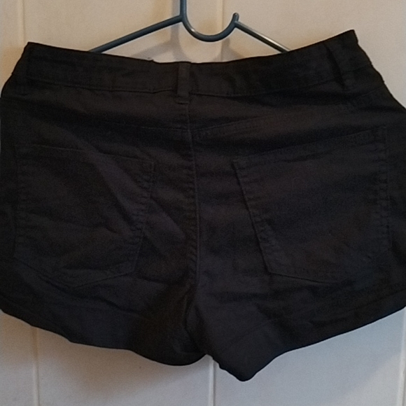 H & M Black women short - Picture 3 of 4